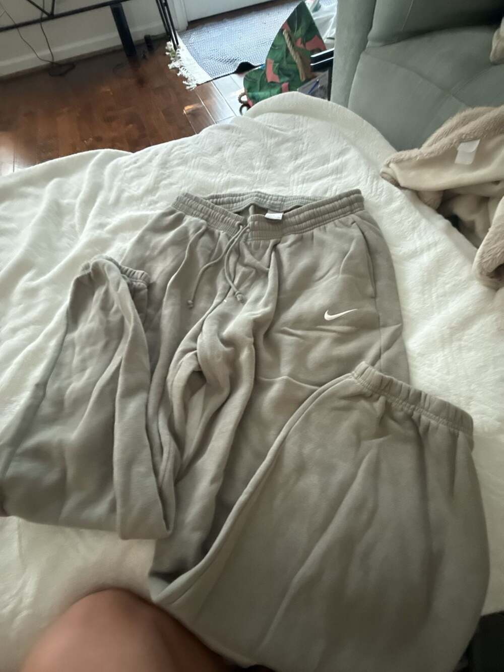 Nike Solo Swoosh Fleece Sweatpants Olive Green Size L